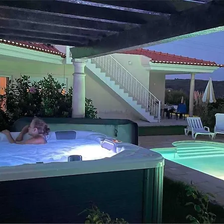 Willa Luxury 6 Bedroom Oceanfront - Sleeps 22 Guests *